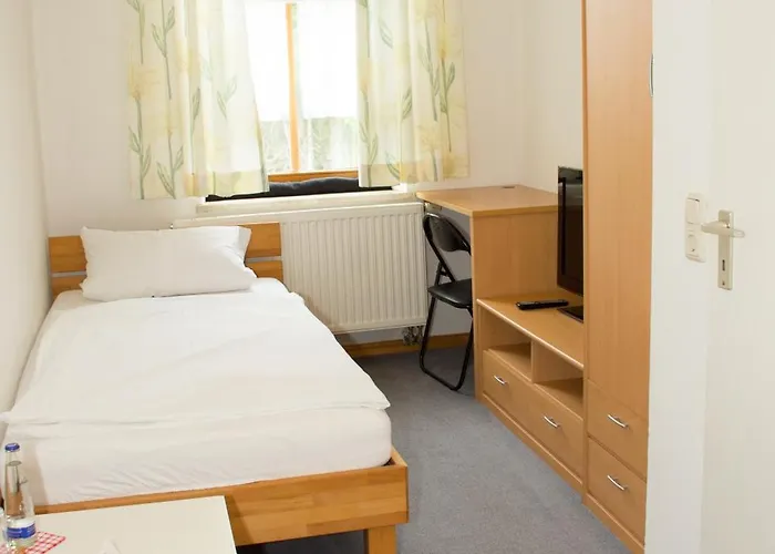 Dorfschaenke Kreuz Hotel
