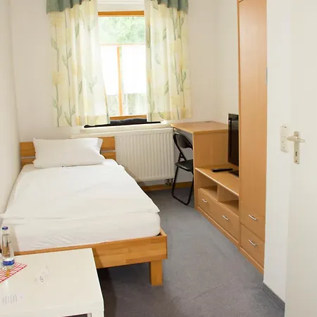 Dorfschaenke Kreuz Hotel