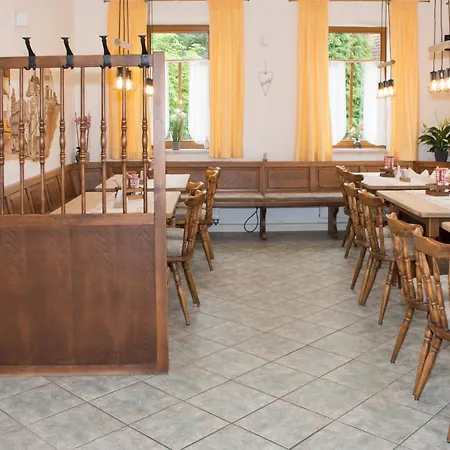 Dorfschaenke Kreuz Hotel *